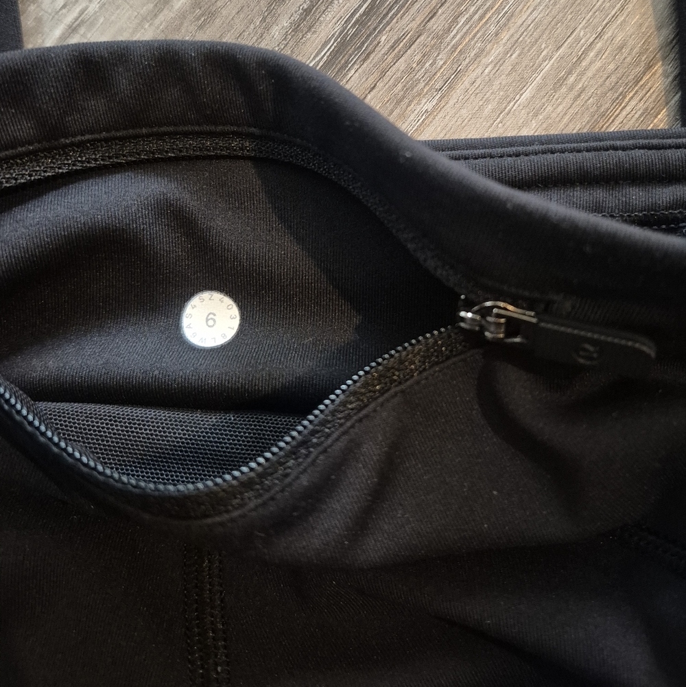 Lululemon Athletica Sz 6 Black 3/4 Leggings - Picture 3 of 4